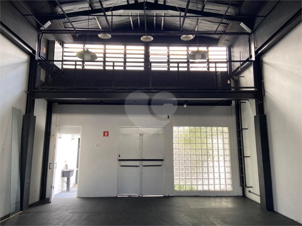 Casa de 252m² de 2 quartos com um galpão e casa conjuntos com 252m²  em PInheiros.