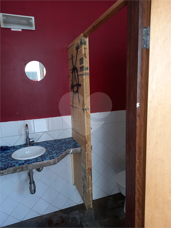 Casa de 252m² de 2 quartos com um galpão e casa conjuntos com 252m²  em PInheiros.