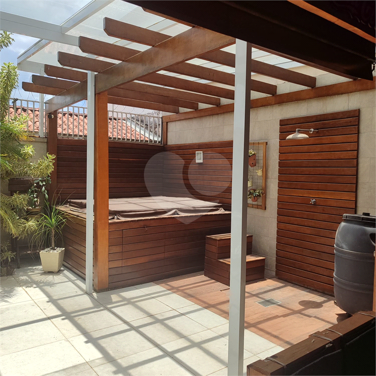 lindo sobrado com 3 suítes e 4 vagas.