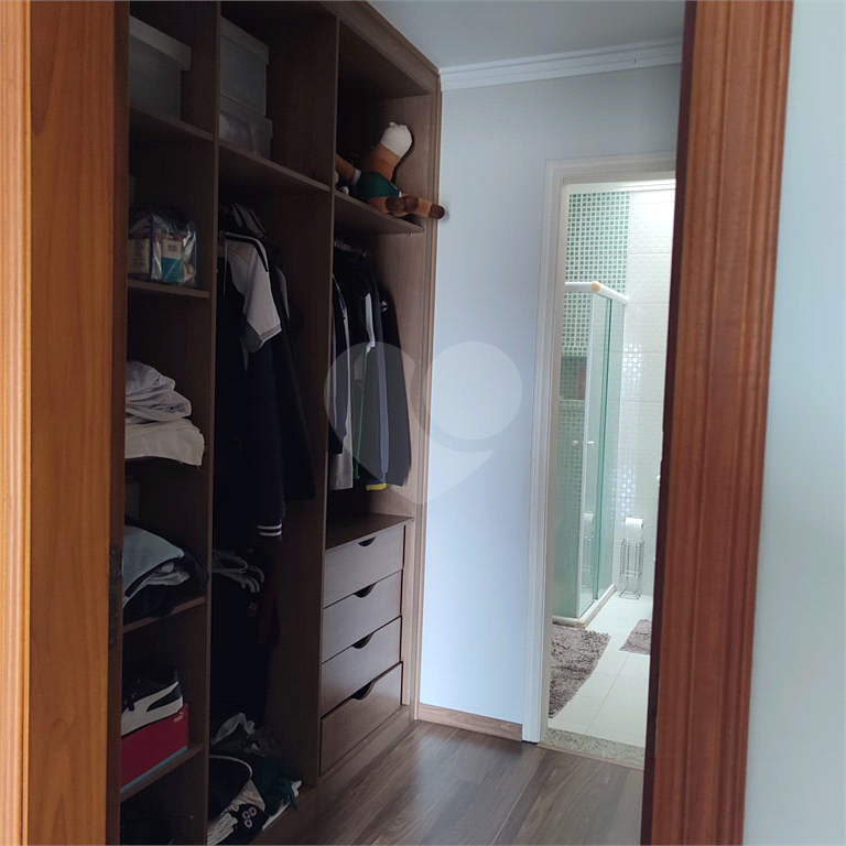 lindo sobrado com 3 suítes e 4 vagas.