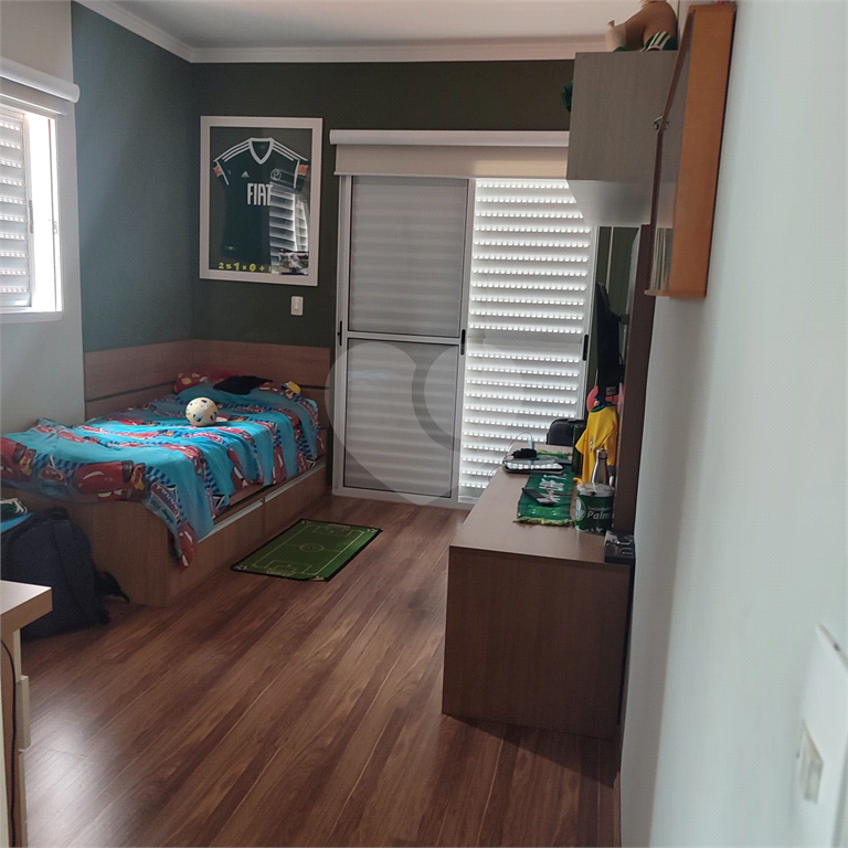 lindo sobrado com 3 suítes e 4 vagas.