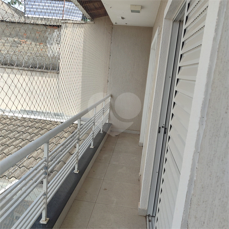 lindo sobrado com 3 suítes e 4 vagas.