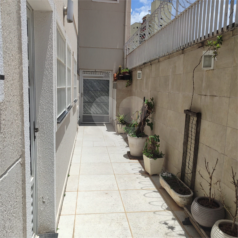 lindo sobrado com 3 suítes e 4 vagas.