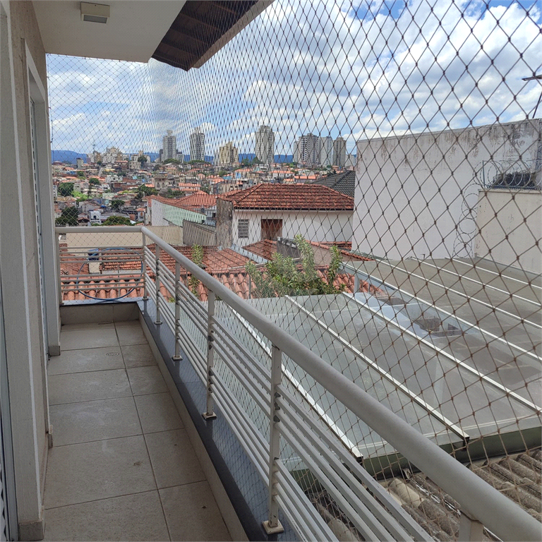 lindo sobrado com 3 suítes e 4 vagas.