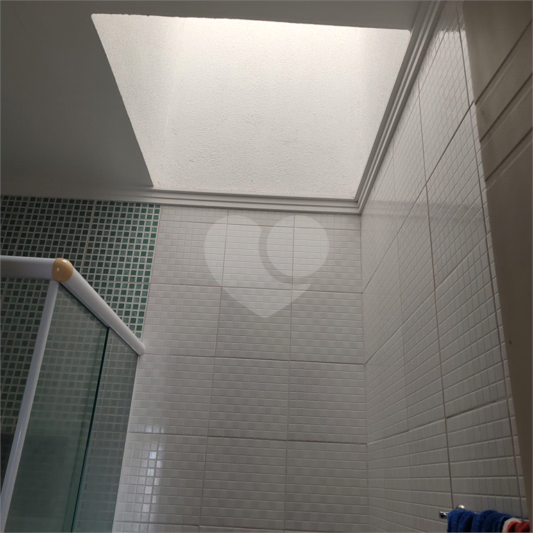 lindo sobrado com 3 suítes e 4 vagas.