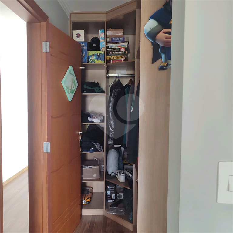 lindo sobrado com 3 suítes e 4 vagas.