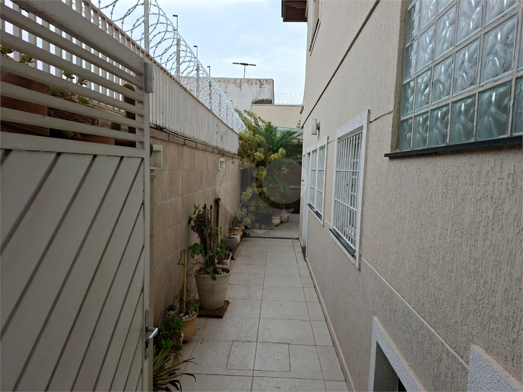 lindo sobrado com 3 suítes e 4 vagas.