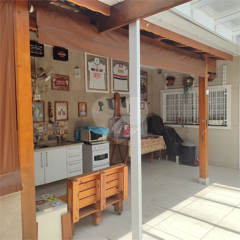 lindo sobrado com 3 suítes e 4 vagas.