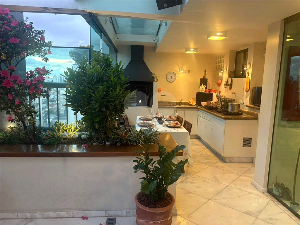 COBERTURA DUPLEX MOBILIADA DE ALTO PADRÃO – 195m² | 3 Doms. | 1 suíte | 3 vagas | Depósito - ZONA OESTE DE SÃO PAULO