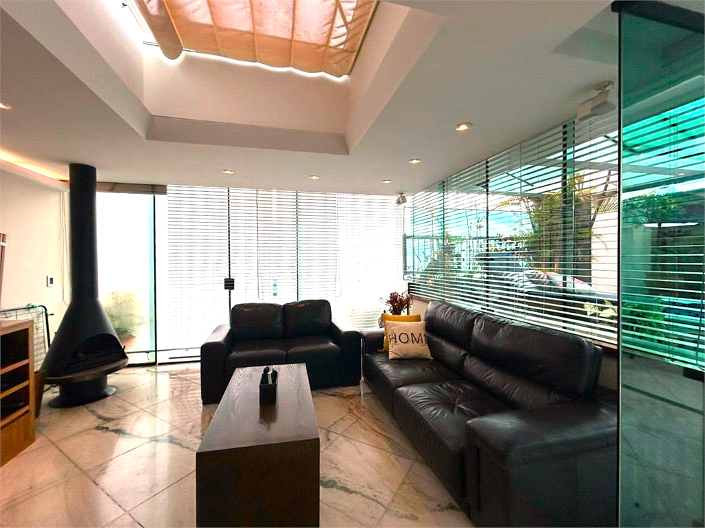 COBERTURA DUPLEX MOBILIADA DE ALTO PADRÃO – 195m² | 3 Doms. | 1 suíte | 3 vagas | Depósito - ZONA OESTE DE SÃO PAULO