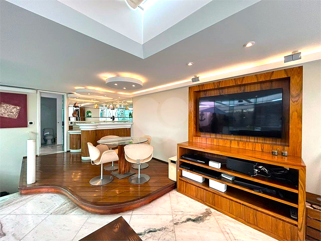 COBERTURA DUPLEX MOBILIADA DE ALTO PADRÃO – 195m² | 3 Doms. | 1 suíte | 3 vagas | Depósito - ZONA OESTE DE SÃO PAULO