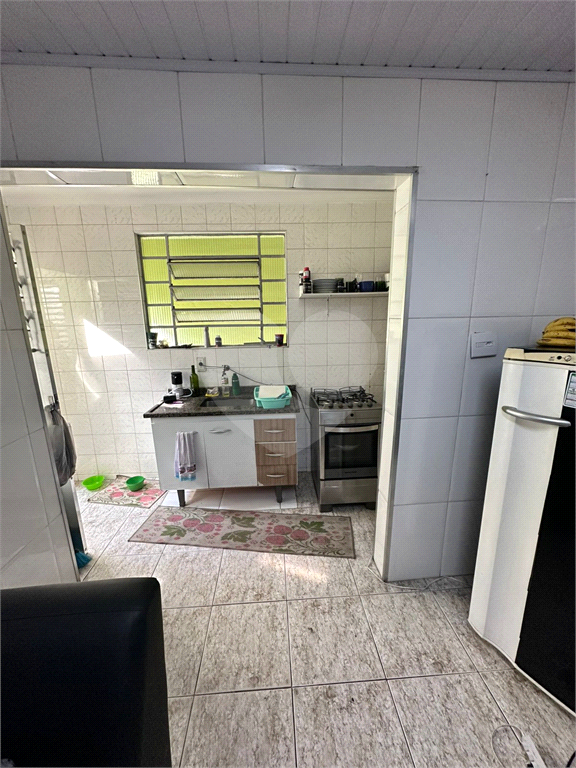 Casa térrea com 4 dormitórios, 2 vagas. Vila Sabrina 