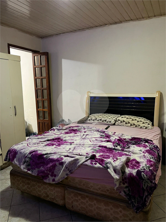 Casa térrea com 4 dormitórios, 2 vagas. Vila Sabrina 