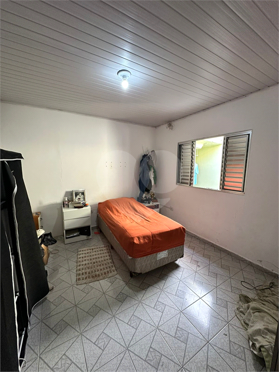 Casa térrea com 4 dormitórios, 2 vagas. Vila Sabrina 