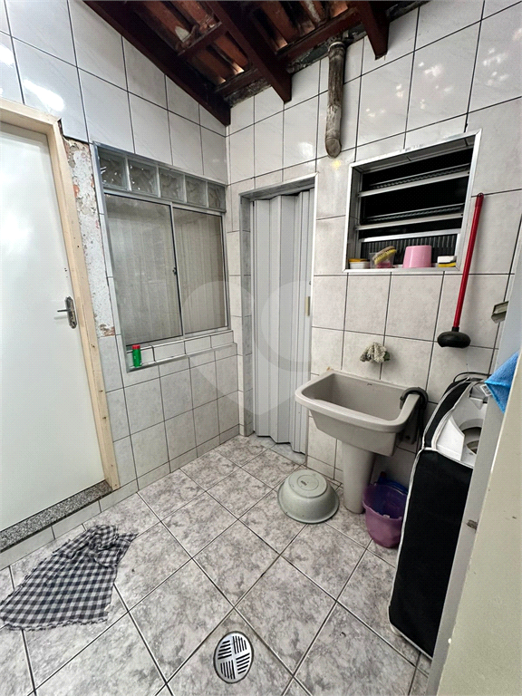 Casa térrea com 4 dormitórios, 2 vagas. Vila Sabrina 