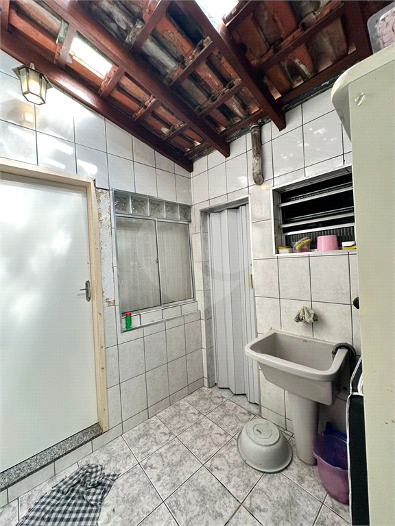 Casa térrea com 4 dormitórios, 2 vagas. Vila Sabrina 