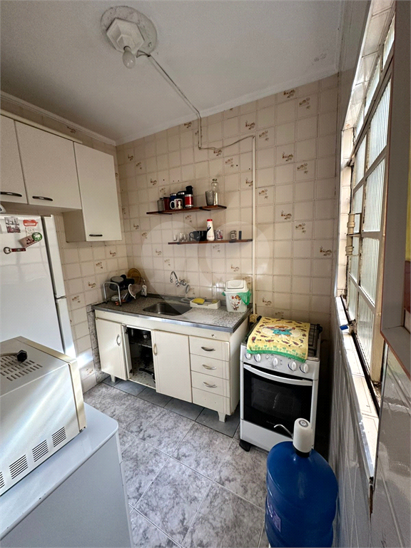 Casa térrea com 4 dormitórios, 2 vagas. Vila Sabrina 