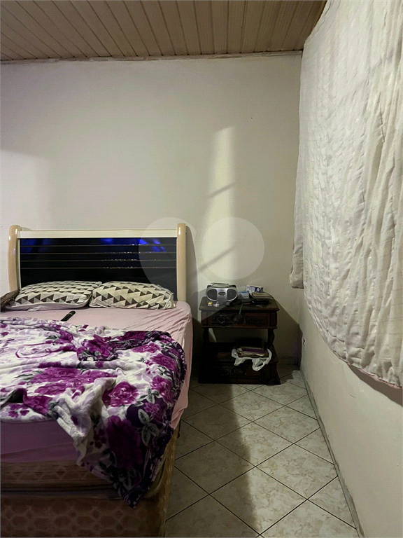 Casa térrea com 4 dormitórios, 2 vagas. Vila Sabrina 