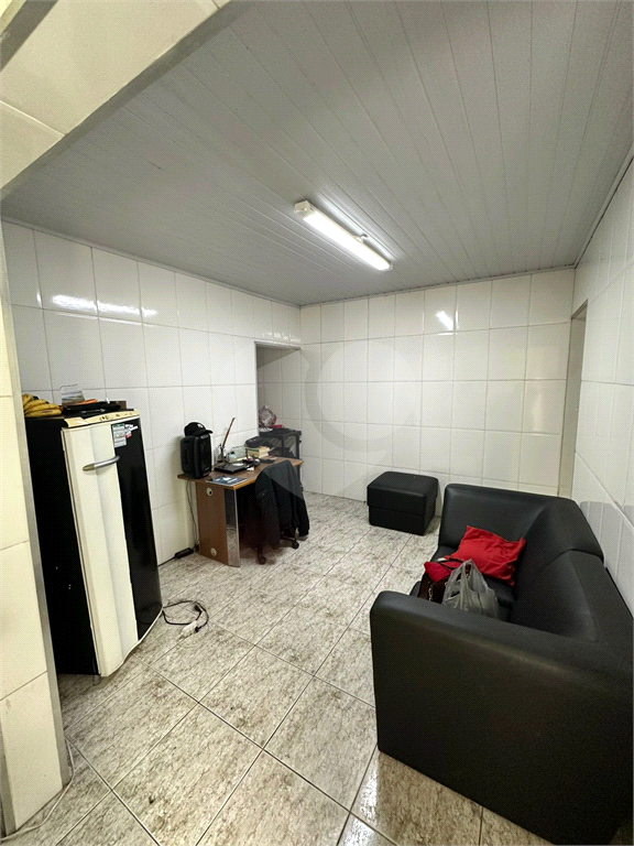 Casa térrea com 4 dormitórios, 2 vagas. Vila Sabrina 