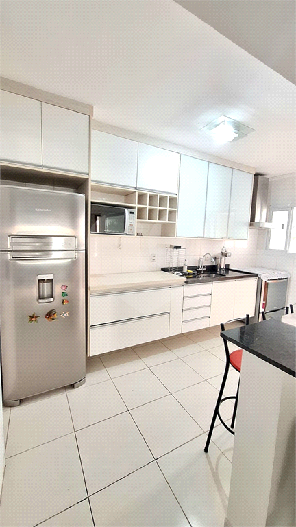 Amplo apartamento com 2 dormitórios pertinho do mar na Praia Grande / SP