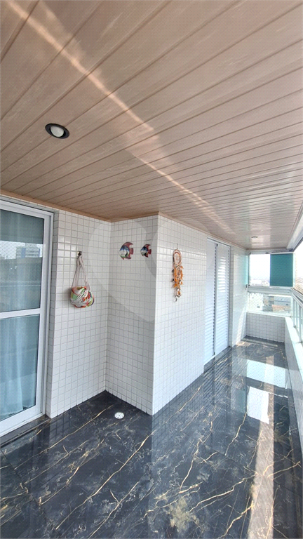 Amplo apartamento com 2 dormitórios pertinho do mar na Praia Grande / SP