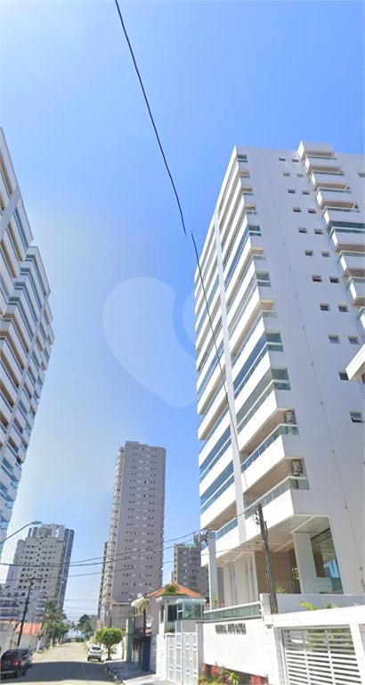 Amplo apartamento com 2 dormitórios pertinho do mar na Praia Grande / SP