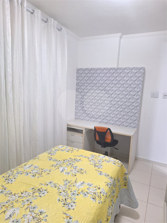 Amplo apartamento com 2 dormitórios pertinho do mar na Praia Grande / SP