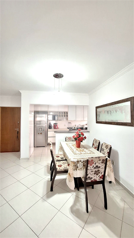 Amplo apartamento com 2 dormitórios pertinho do mar na Praia Grande / SP