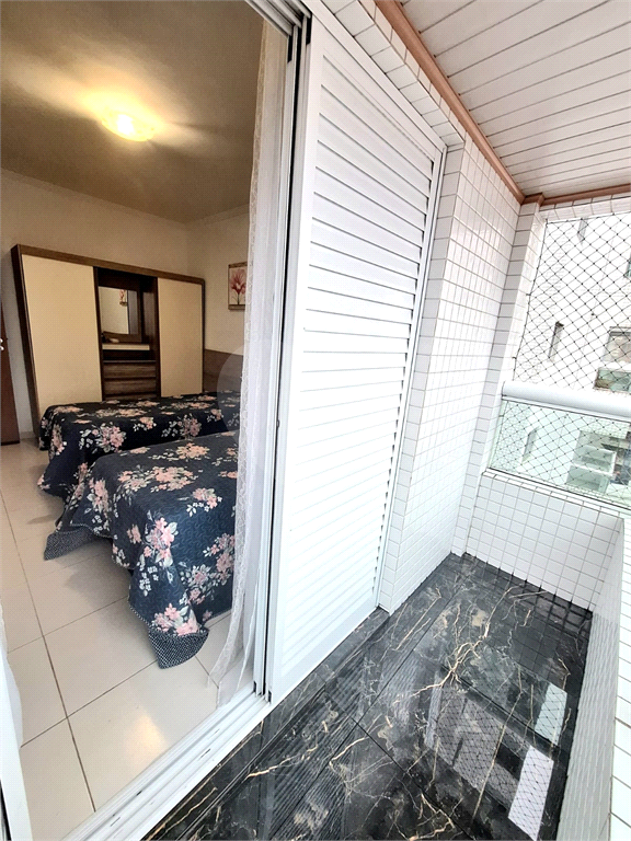 Amplo apartamento com 2 dormitórios pertinho do mar na Praia Grande / SP