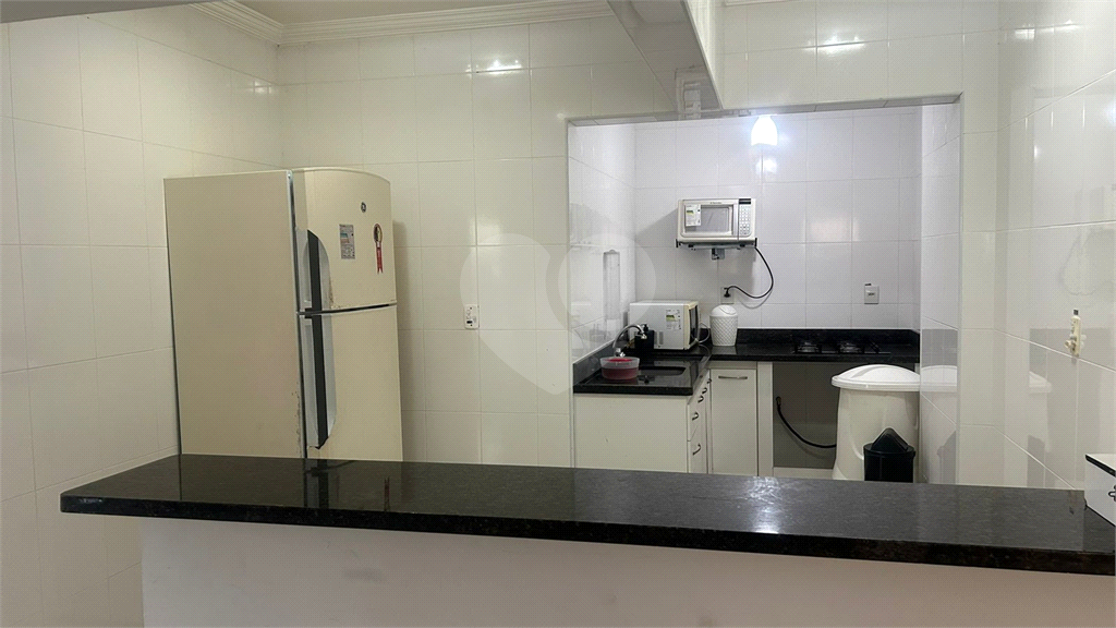 Amplo apartamento com 2 dormitórios pertinho do mar na Praia Grande / SP