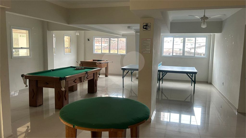 Amplo apartamento com 2 dormitórios pertinho do mar na Praia Grande / SP