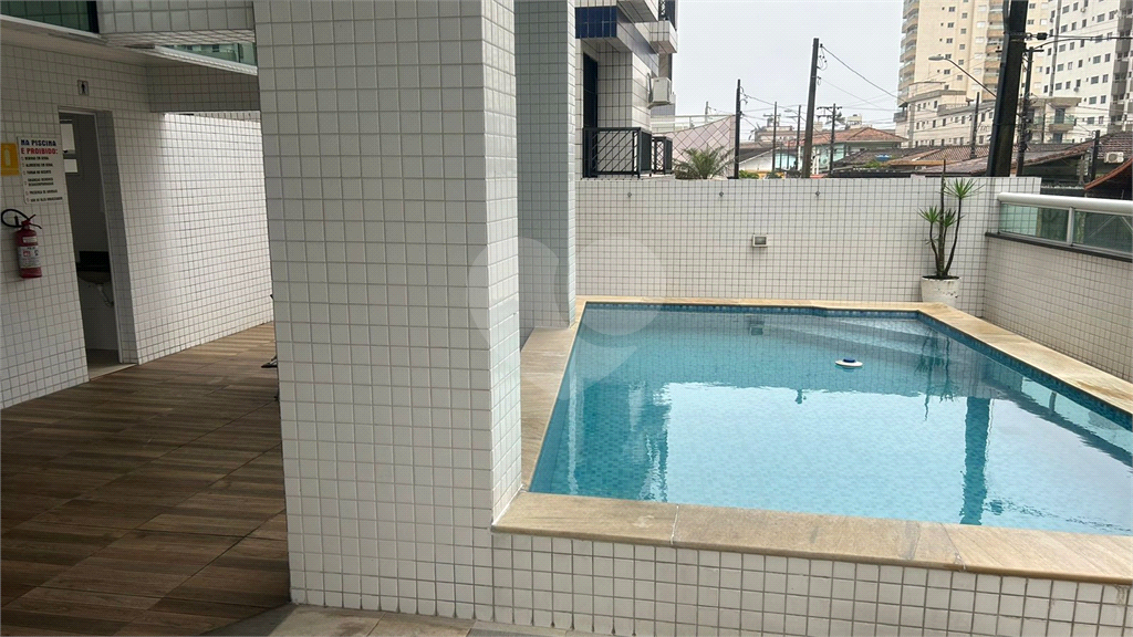 Amplo apartamento com 2 dormitórios pertinho do mar na Praia Grande / SP