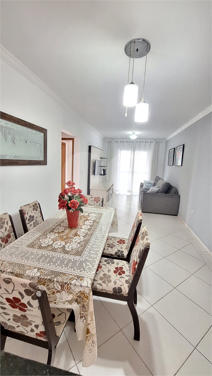 Amplo apartamento com 2 dormitórios pertinho do mar na Praia Grande / SP