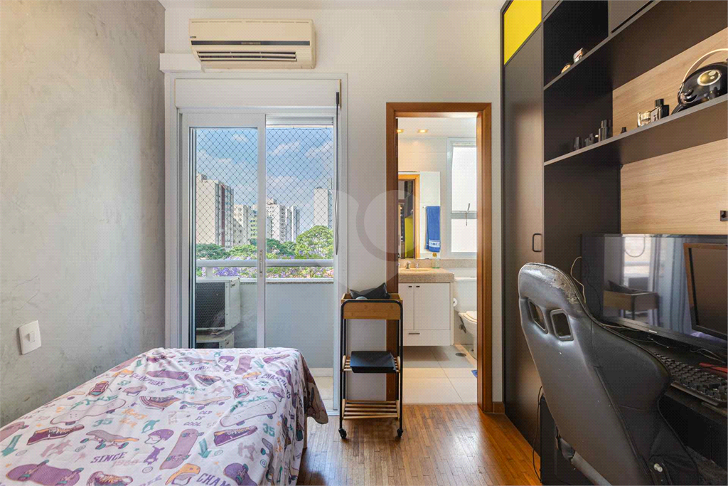 Imóvel de 180m² sala de estar de 3 ambientes, 2 varandas sendo uma gourmet, 3 suítes e 4 vagas Pompéia