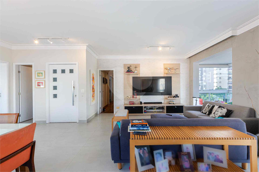 Imóvel de 180m² sala de estar de 3 ambientes, 2 varandas sendo uma gourmet, 3 suítes e 4 vagas Pompéia