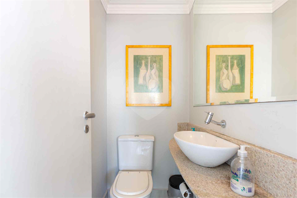 Imóvel de 180m² sala de estar de 3 ambientes, 2 varandas sendo uma gourmet, 3 suítes e 4 vagas Pompéia