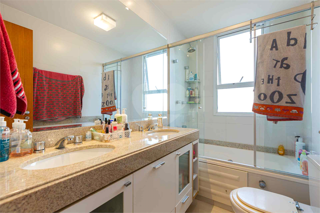 Imóvel de 180m² sala de estar de 3 ambientes, 2 varandas sendo uma gourmet, 3 suítes e 4 vagas Pompéia