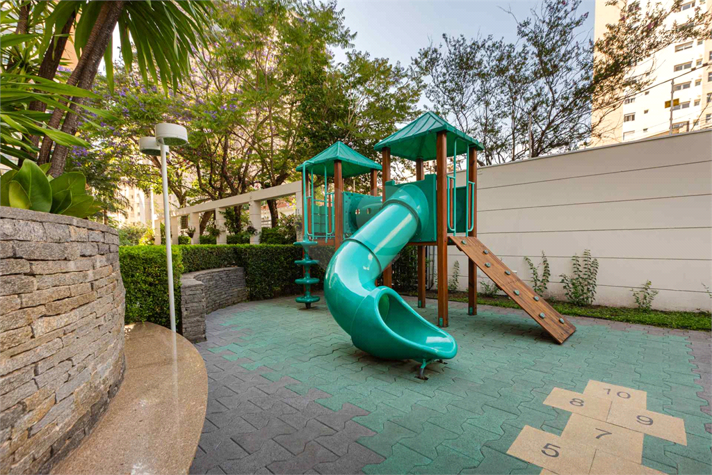 Imóvel de 180m² sala de estar de 3 ambientes, 2 varandas sendo uma gourmet, 3 suítes e 4 vagas Pompéia