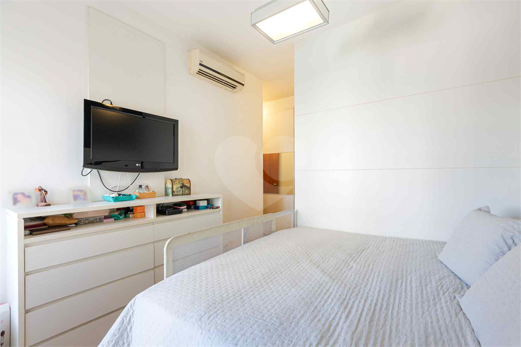 Imóvel de 180m² sala de estar de 3 ambientes, 2 varandas sendo uma gourmet, 3 suítes e 4 vagas Pompéia