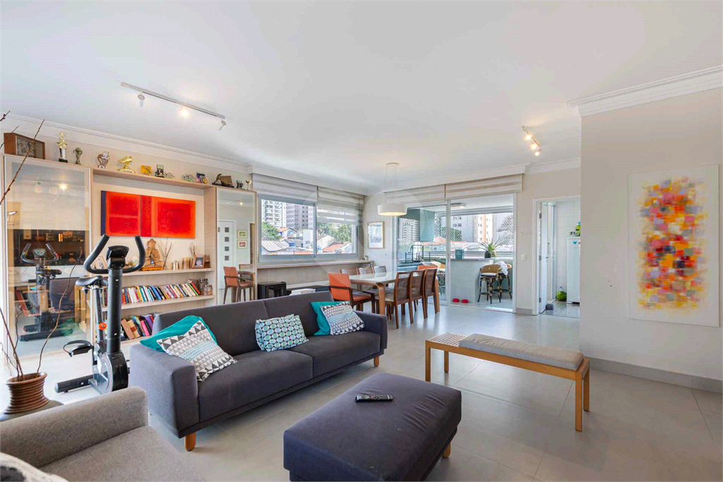 Imóvel de 180m² sala de estar de 3 ambientes, 2 varandas sendo uma gourmet, 3 suítes e 4 vagas Pompéia