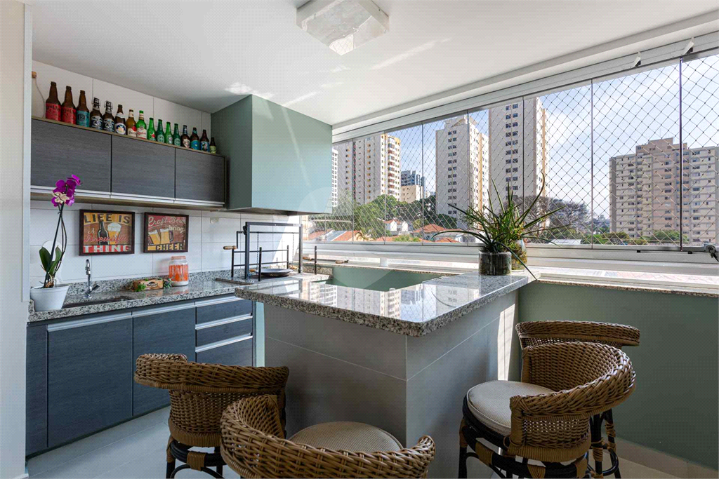 Imóvel de 180m² sala de estar de 3 ambientes, 2 varandas sendo uma gourmet, 3 suítes e 4 vagas Pompéia