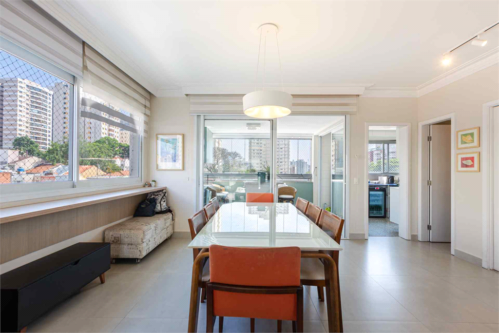 Imóvel de 180m² sala de estar de 3 ambientes, 2 varandas sendo uma gourmet, 3 suítes e 4 vagas Pompéia