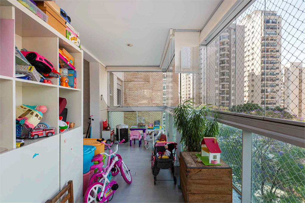 Imóvel de 180m² sala de estar de 3 ambientes, 2 varandas sendo uma gourmet, 3 suítes e 4 vagas Pompéia