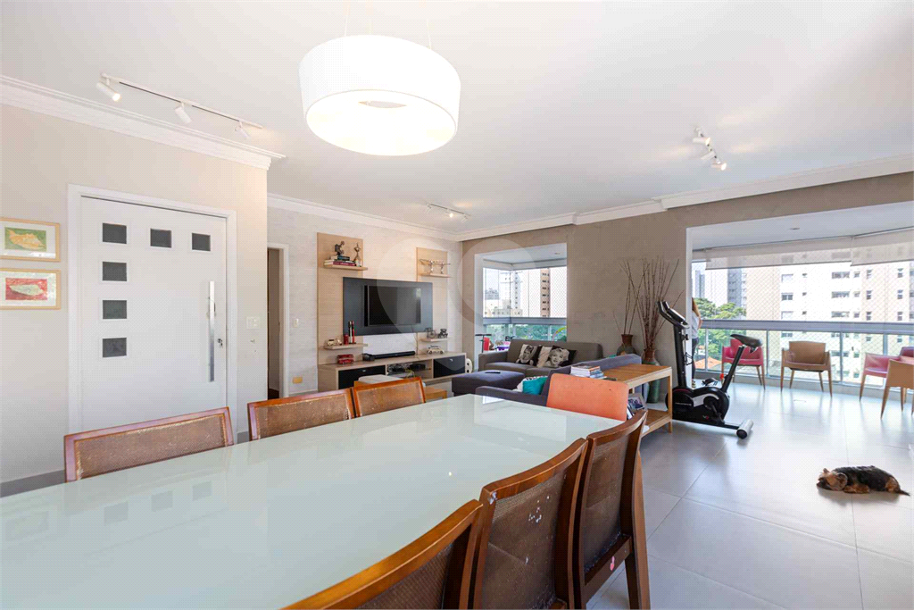 Imóvel de 180m² sala de estar de 3 ambientes, 2 varandas sendo uma gourmet, 3 suítes e 4 vagas Pompéia