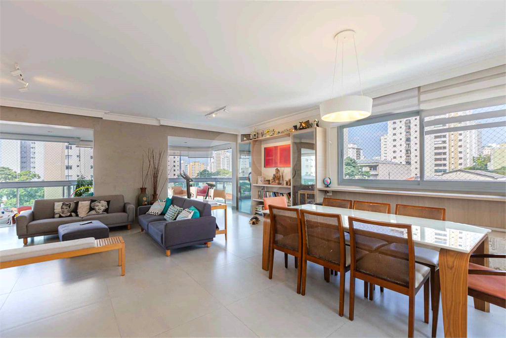 Imóvel de 180m² sala de estar de 3 ambientes, 2 varandas sendo uma gourmet, 3 suítes e 4 vagas Pompéia