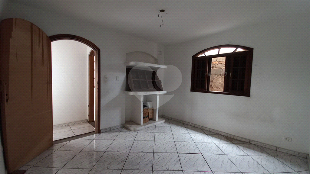 Casa com 5 Dormitórios e 3 Vagas na Vila Amália – Ótimo Terreno para Construtor