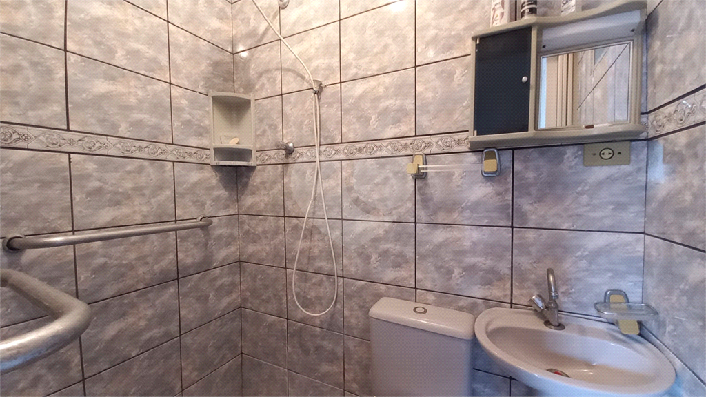 Casa com 5 Dormitórios e 3 Vagas na Vila Amália – Ótimo Terreno para Construtor