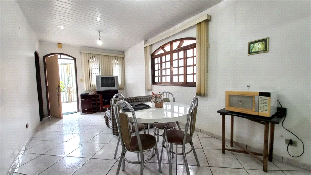 Casa com 5 Dormitórios e 3 Vagas na Vila Amália – Ótimo Terreno para Construtor