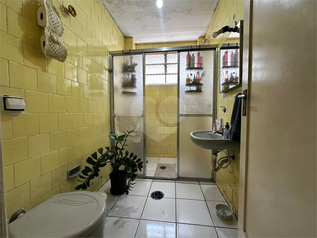 Apartamento com 3 quartos e 2 banheiros na Pamplona