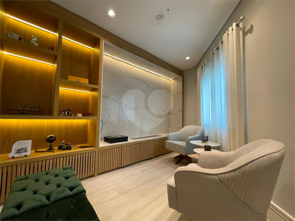 Casa com 4 quartos em condomínio fechado com piscina